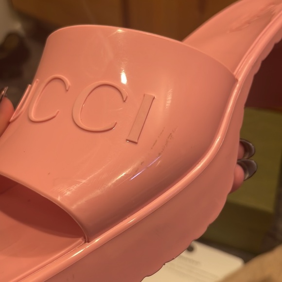 Gucci Rubber Logo Platform Slide Sandal - Picture 6 of 7